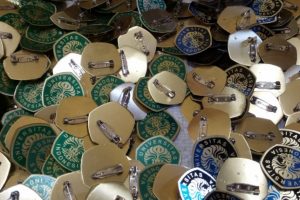 lencana atau pin logo ui