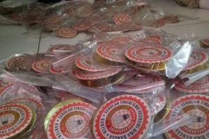medali wisuda stie bina bangsa banten
