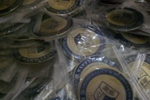 medali wisuda universitas darmajaya